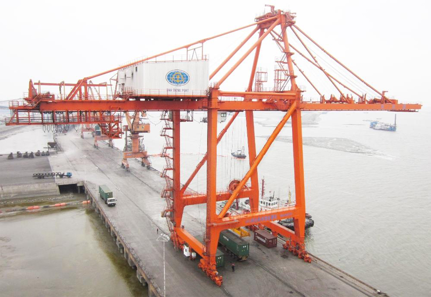 What Factors Are Related to the Hoisting of Terminal Cranes?