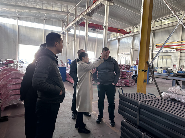 Russian_Customers_to_Visit_Our_Factory-2.jpg